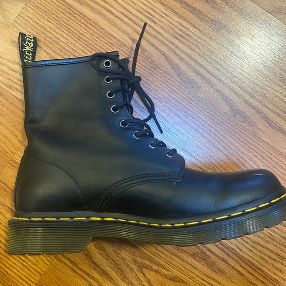 Dr. Marten’s 1460 Boot Women’s size 9 - Picture 4 of 11